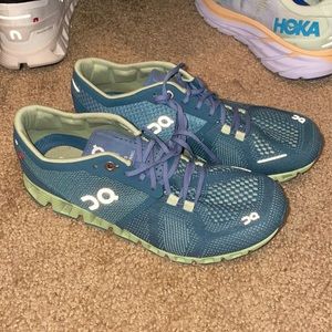 On Cloud women’s running shoes size 6.5